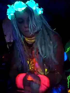 Horny hippie online show from 26, 11, 2025