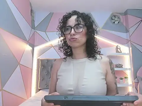 sarah sluty online show from 28, 11, 2025