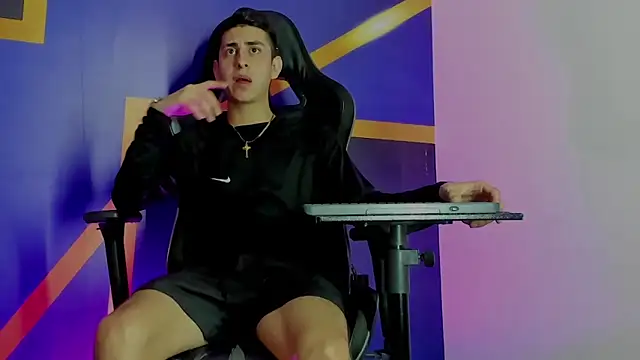 Snapshot of twink_scott_ chatting on 3, 12, 2025 twink scott online show from 3, 12, 2025