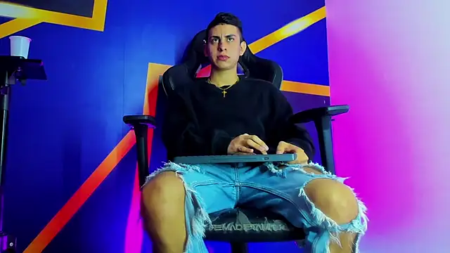 Snapshot of twink_scott_ chatting on 30, 11, 2025 twink scott online show from 30, 11, 2025