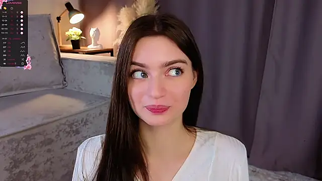 Snapshot of Sara_Kinsly chatting on 1, 12, 2025 Sara Kinsly online show from 1, 12, 2025