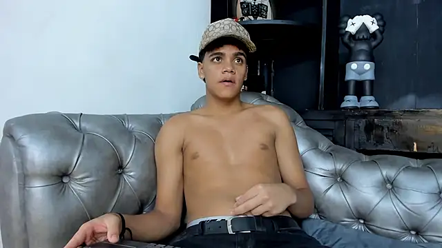 Isaac Collins  online show from 28, 11, 2025