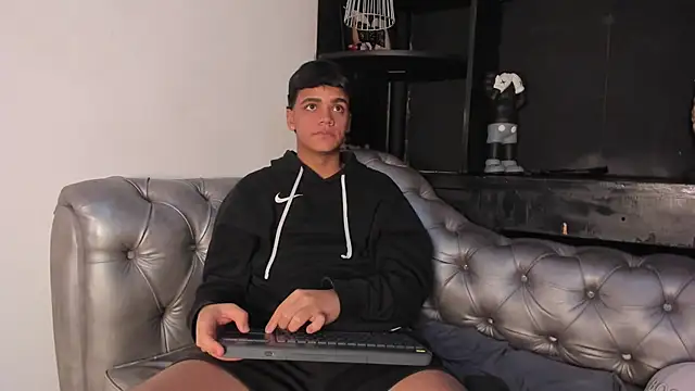 Isaac Collins  online show from 29, 11, 2025