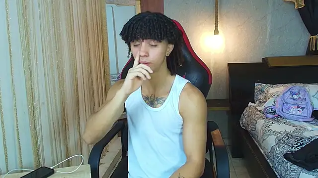 Snapshot of kim_curlyy chatting on 18, 5, 2026 kim curlyy online show from 18, 5, 2026