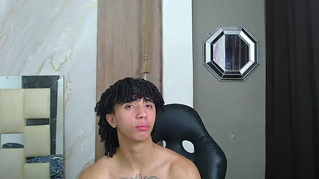 Snapshot of kim_curlyy chatting on 24, 5, 2026 kim curlyy online show from 24, 5, 2026