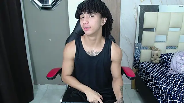 Snapshot of kim_curlyy chatting on 27, 5, 2026 kim curlyy online show from 27, 5, 2026