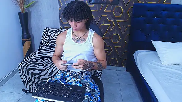 Snapshot of kim_curlyy chatting on 4, 6, 2026 kim curlyy online show from 4, 6, 2026