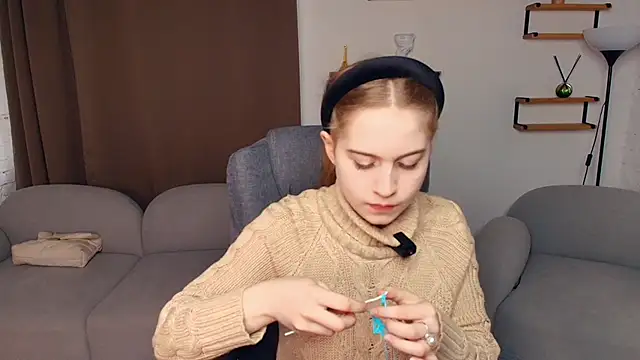 Snapshot of FairrryBluuum chatting on 1, 12, 2025 FairrryBluuum online show from 1, 12, 2025