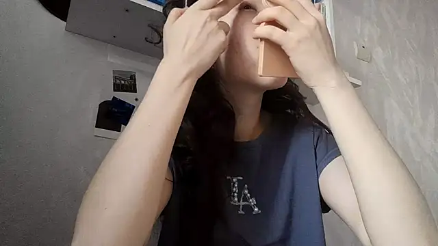 MollyTiger online show from 30, 11, 2025