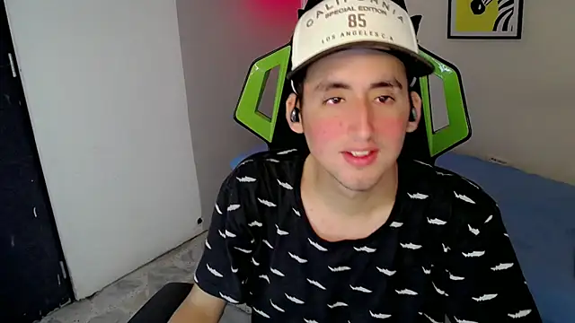 Snapshot of Fernan_flow chatting on 30, 11, 2025 Fernan flow online show from 30, 11, 2025