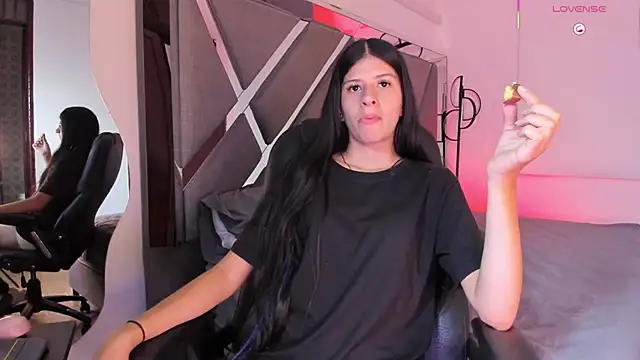 ZafiraNavarro online show from 22, 12, 2025