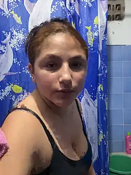 Snapshot of Emily_milk_1 chatting on 4, 6, 2026 Emily milk 1 online show from 4, 6, 2026