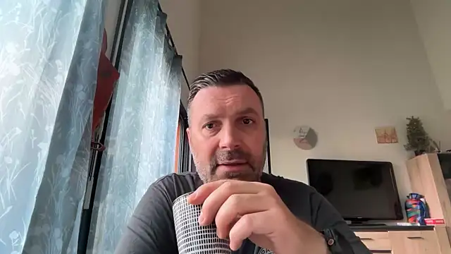 Snapshot of coolsmith81 chatting on 15, 6, 2026 coolsmith81 online show from 15, 6, 2026