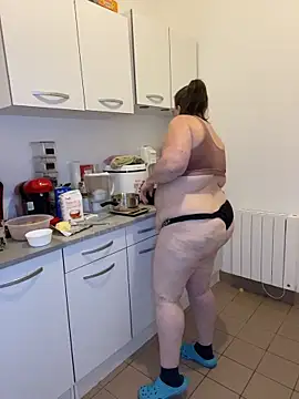 bea french curvy online show from 10, 3, 2026