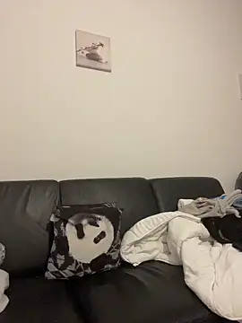 bea french curvy online show from 20, 4, 2026