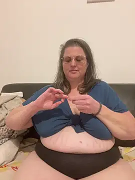 bea french curvy online show from 25, 2, 2026