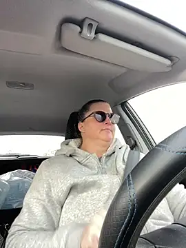 bea french curvy online show from 10, 2, 2026