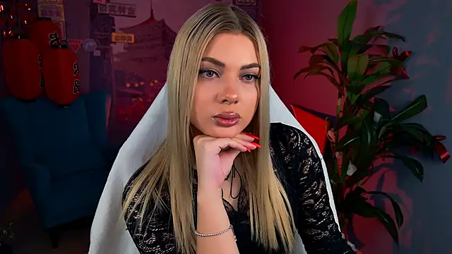 HyileyClark online show from 10, 3, 2026