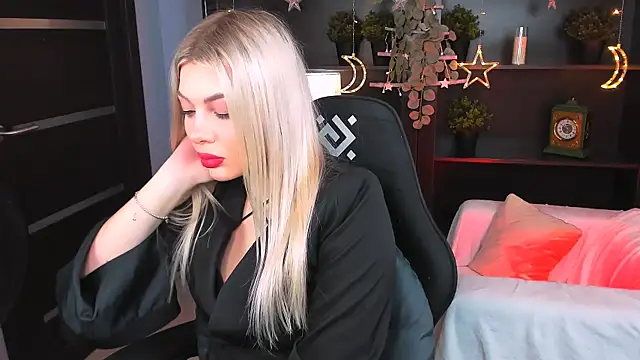 HyileyClark online show from 18, 4, 2026