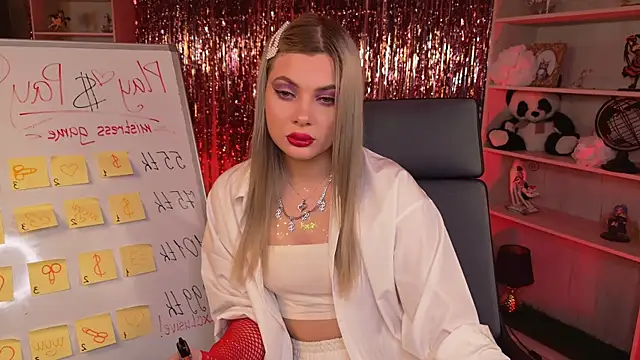 HyileyClark online show from 10, 4, 2026