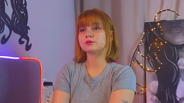 Snapshot of AsiaBritney chatting on 30, 11, 2025 AsiaBritney online show from 30, 11, 2025