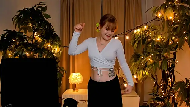 Snapshot of AsiaBritney chatting on 27, 11, 2025 AsiaBritney online show from 27, 11, 2025