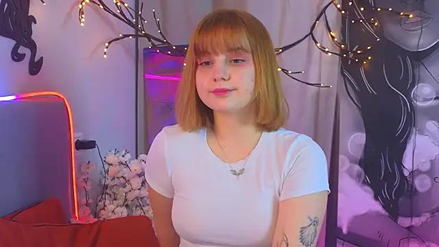 Snapshot of AsiaBritney chatting on 29, 11, 2025 AsiaBritney online show from 29, 11, 2025