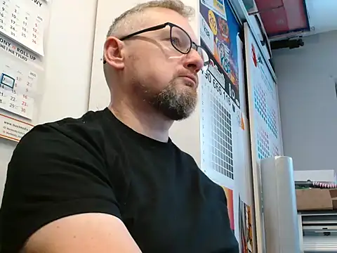 Snapshot of your_tipie chatting on 26, 11, 2025 your tipie online show from 26, 11, 2025