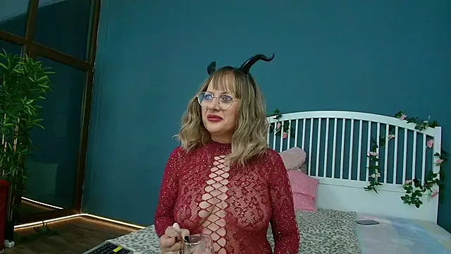 Cougar Milff online show from 14, 6, 2026