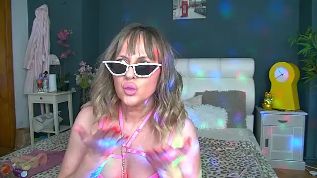 Cougar Milff online show from 17, 5, 2026