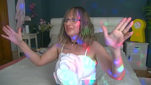 Cougar Milff online show from 10, 5, 2026