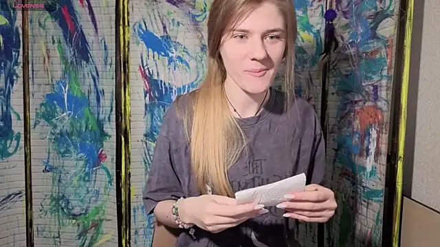 Adell Love online show from 21, 4, 2026