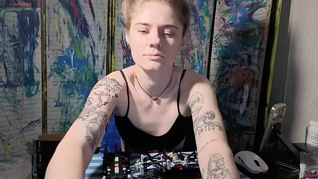 Adell Love online show from 27, 5, 2026