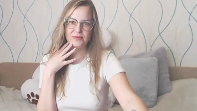 Snapshot of KissKsy chatting on 1, 12, 2025 KissKsy online show from 1, 12, 2025