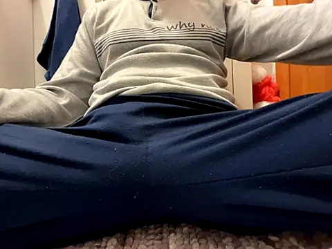 Snapshot of erdestruttor18 chatting on 28, 11, 2025 erdestruttor18 online show from 28, 11, 2025