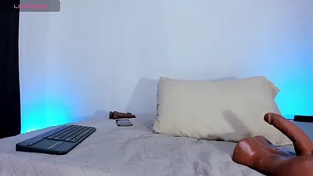 NahomiiAcosta online show from 1, 2, 2026