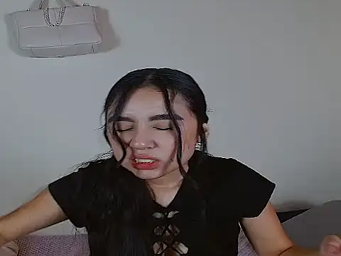 Snapshot of SiennaLorens chatting on 3, 6, 2026 SiennaLorens online show from 3, 6, 2026