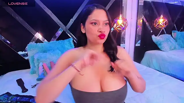 miiacharloth online show from 4, 3, 2026