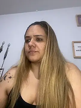 LoreinnFox online show from 8, 4, 2026