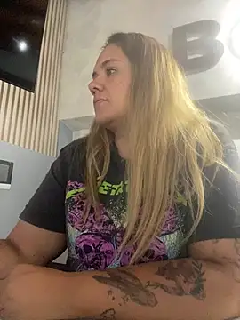 LoreinnFox online show from 5, 4, 2026