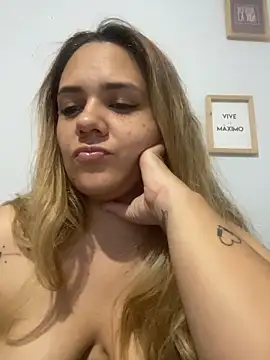 LoreinnFox online show from 11, 4, 2026