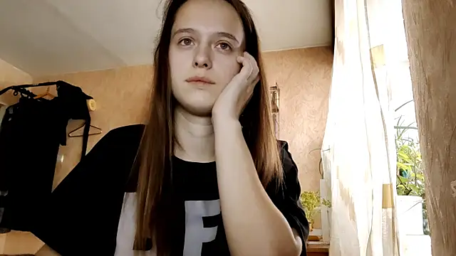 SophieHazely online show from 1, 12, 2025