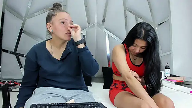 Alyssa Noah online show from 23, 4, 2026