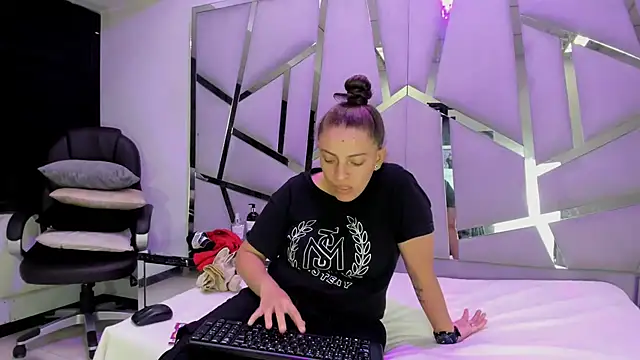 Alyssa Noah online show from 8, 4, 2026