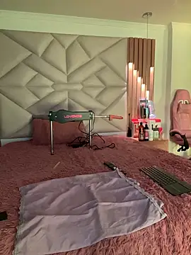 coraline vera online show from 14, 4, 2026