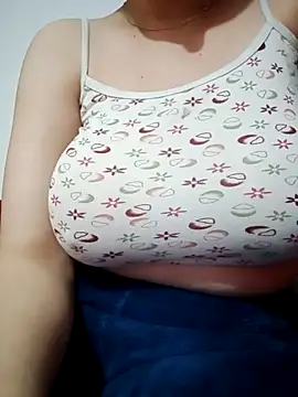 Snapshot of CuteBahar chatting on 1, 12, 2025 CuteBahar online show from 1, 12, 2025