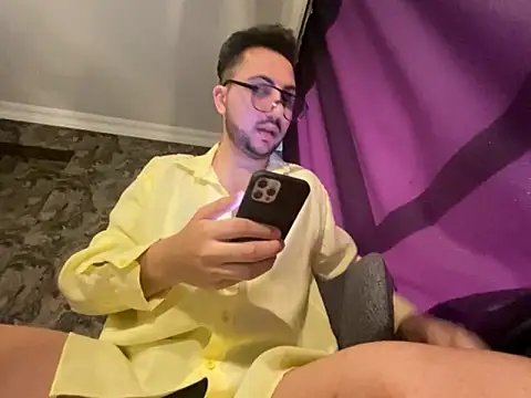 Snapshot of mcylzsd chatting on 28, 11, 2025 mcylzsd online show from 28, 11, 2025