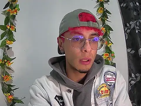 Snapshot of 2_milo_verus_4 chatting on 1, 12, 2025 2 milo verus 4 online show from 1, 12, 2025