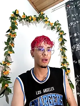 Snapshot of 2_milo_verus_4 chatting on 27, 11, 2025 2 milo verus 4 online show from 27, 11, 2025