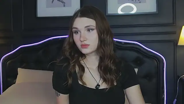 Snapshot of CrystalBrooks chatting on 28, 11, 2025 CrystalBrooks online show from 28, 11, 2025